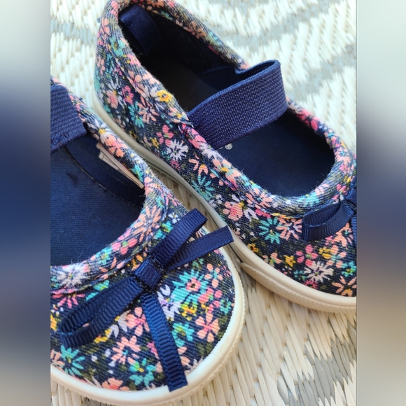 Navy blue floral toddler girl slip-on sneakers by Carter's, size 5 - Picture 2 of 7